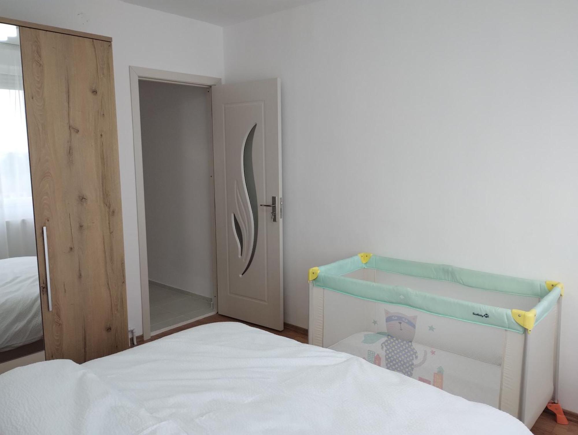 Riverside White Apartment Satu Mare Eksteriør billede